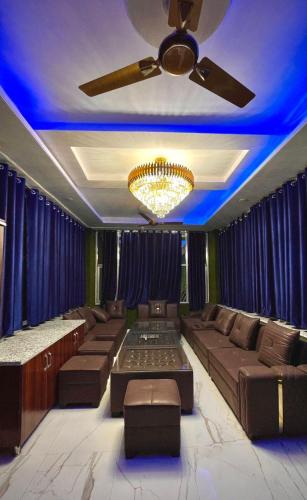 Hotel Golden Roof,,3 star