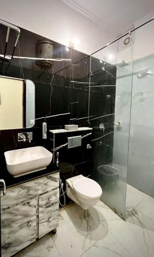 Hotel Golden Roof,,3 star