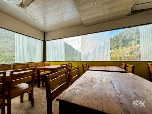 the sona heli resort