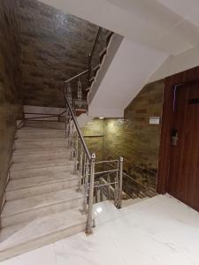 hotel best near kokilaben hospital andheri west