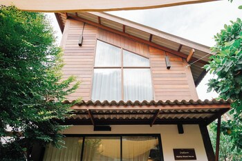 baanrongmai canal front cafe and homestay