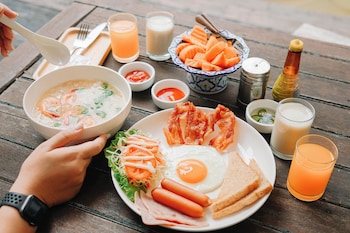 Baanrongmai Canal Front Cafe & Homestay ,,4 star