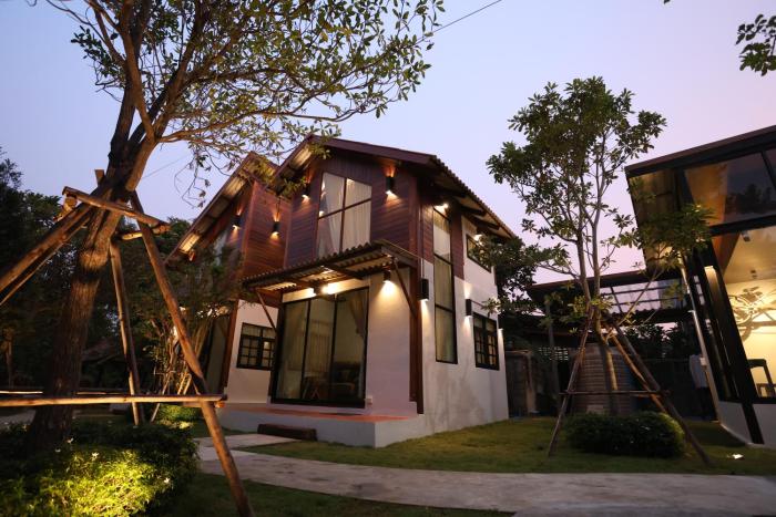 baanrongmai canal front cafe and homestay