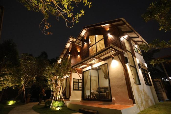 baanrongmai canal front cafe and homestay