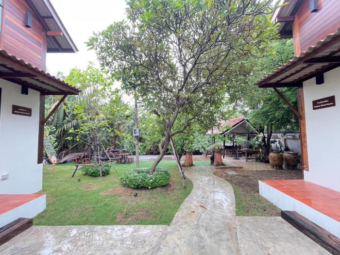 baanrongmai canal front cafe and homestay
