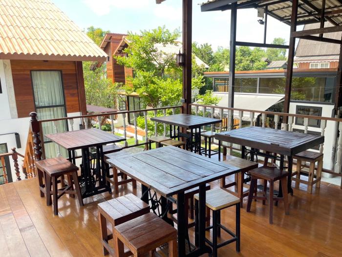 baanrongmai canal front cafe and homestay