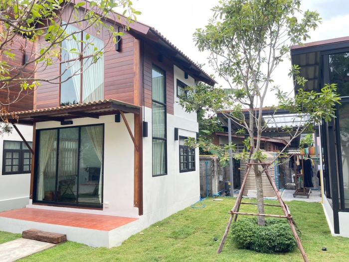 baanrongmai canal front cafe and homestay