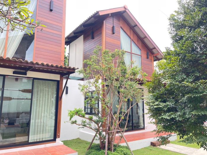 baanrongmai canal front cafe and homestay