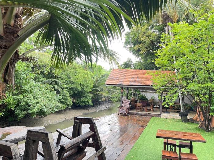 baanrongmai canal front cafe and homestay