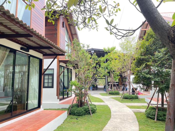 baanrongmai canal front cafe and homestay