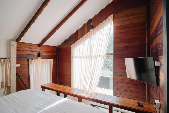baanrongmai canal front cafe and homestay
