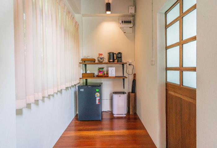 baanrongmai canal front cafe and homestay