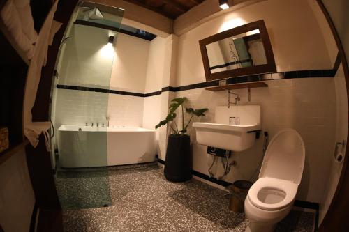 baanrongmai canal front cafe and homestay