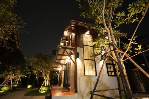 baanrongmai canal front cafe and homestay
