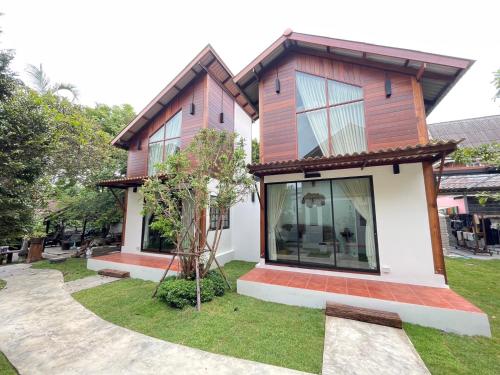 baanrongmai canal front cafe and homestay