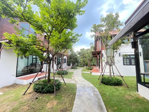 baanrongmai canal front cafe and homestay