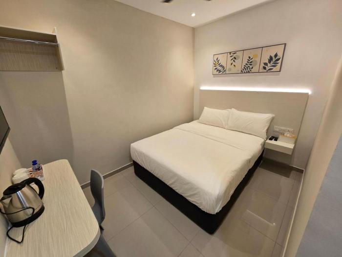 seven days hotel
