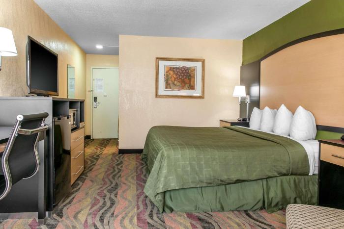 quality inn conference center logansport