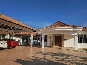 Padang Serai Deluxe Roomstay,,2 star