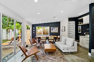 fabulous bungalow w outdoor eden mins from beach