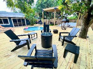 fabulous bungalow w outdoor eden mins from beach