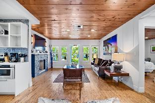 fabulous bungalow w outdoor eden mins from beach