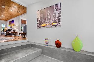 fabulous bungalow w outdoor eden mins from beach