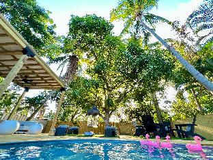 fabulous bungalow w outdoor eden mins from beach