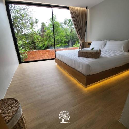 Tree Space Living,,4 star