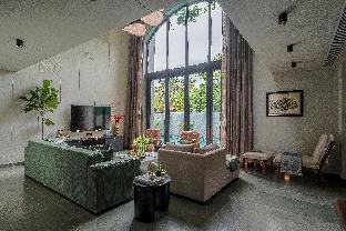 vana a lindsay manor