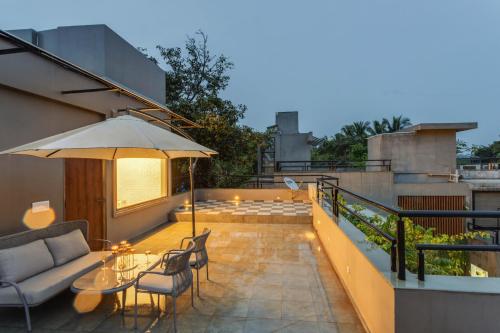 vana a lindsay manor