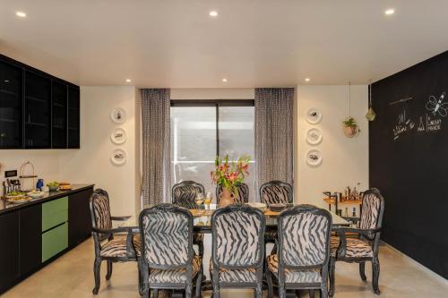 vana a lindsay manor