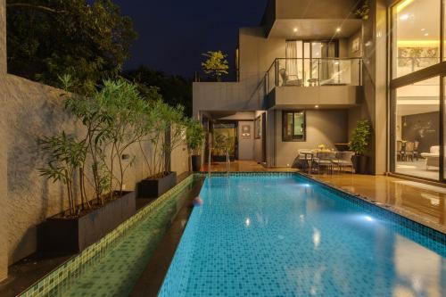 vana a lindsay manor