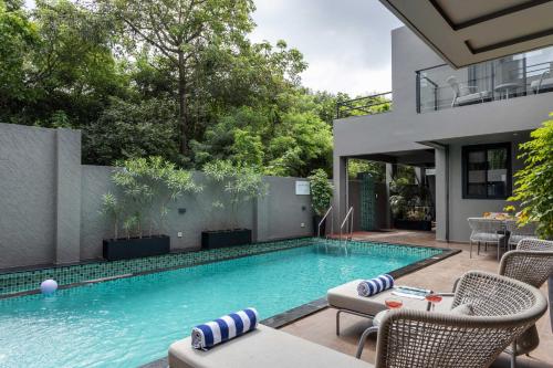 vana a lindsay manor