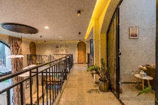 vana a lindsay manor