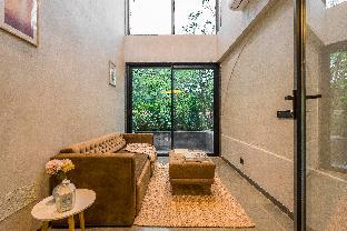 vana a lindsay manor