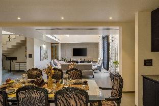 vana a lindsay manor