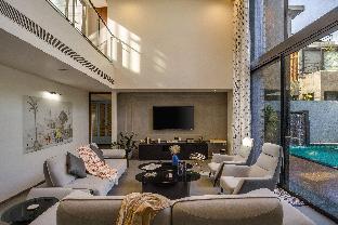 vana a lindsay manor