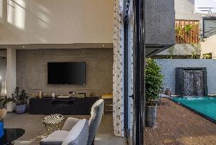 vana a lindsay manor