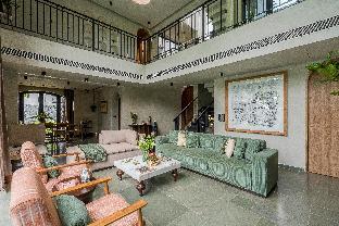 vana a lindsay manor