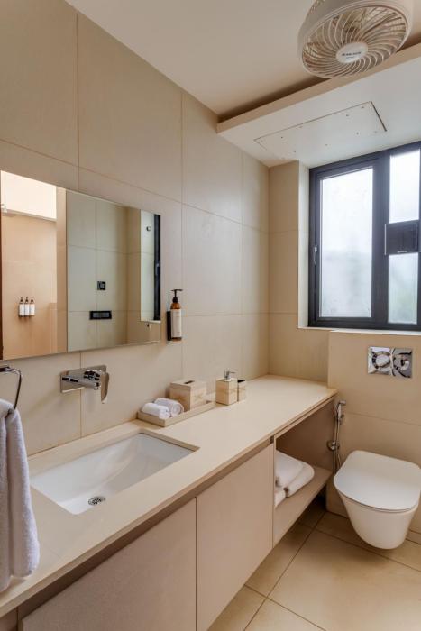 vana a lindsay manor