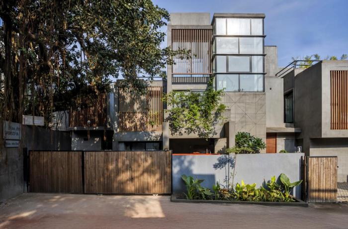 vana a lindsay manor