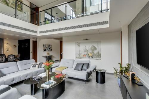 vana a lindsay manor