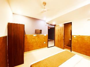 hotel golden plam tilak nagar market