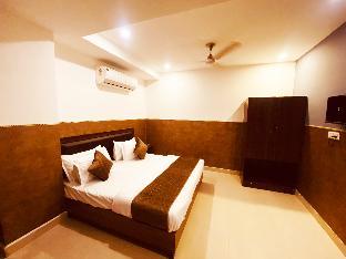 hotel golden plam tilak nagar market
