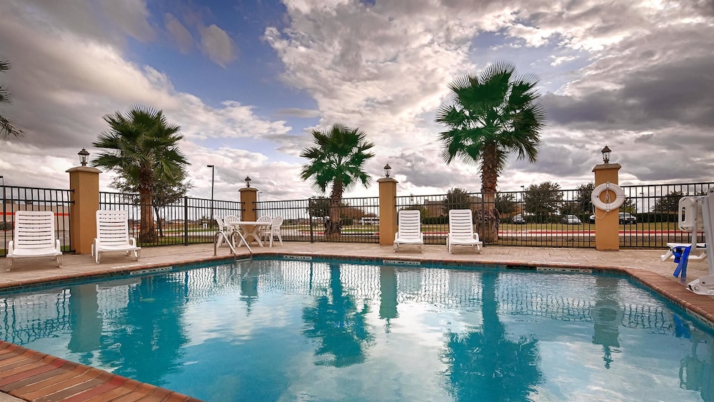 best western bastrop pines inn
