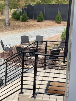 A Frame Of Mind,2400 Town Creek Church Rd,3 star