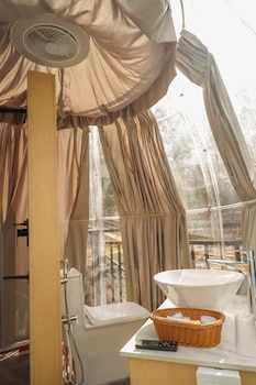 castle glamp by auroras resorts