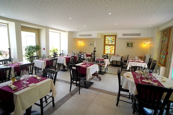 Hotel De La Croix Blanche,,3 star