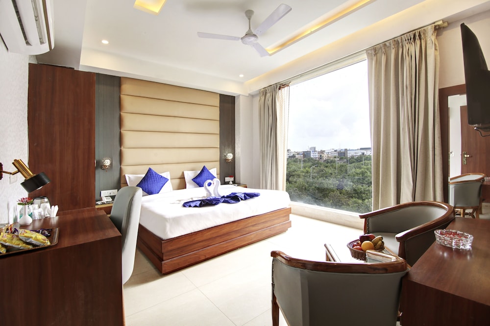 marks hotel and banquet